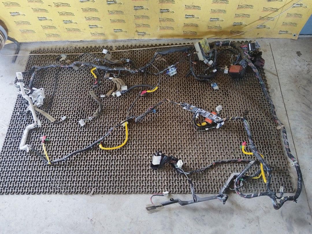 Проводка салона HUC767 Mitsubishi Carisma