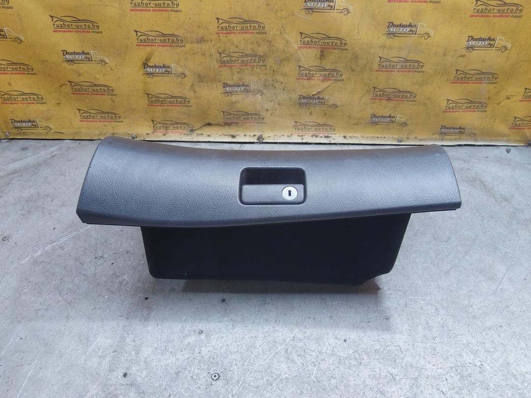 Бардачок U10W91 Toyota Avensis купить