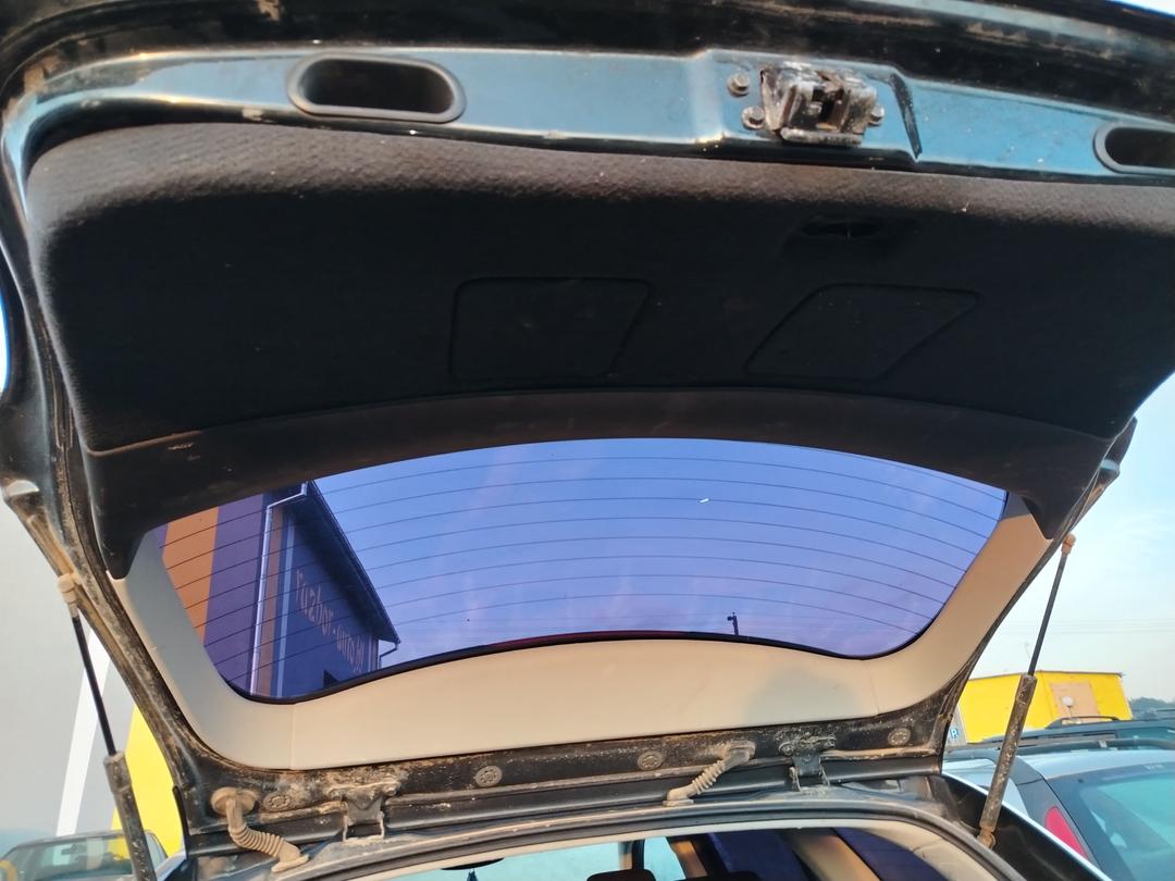 Обшивка крышки багажника WXFD4N Toyota Avensis