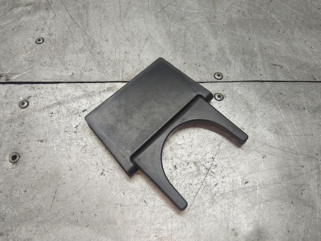 Подстаканник 8GGI2S Toyota Avensis купить на авторазборке