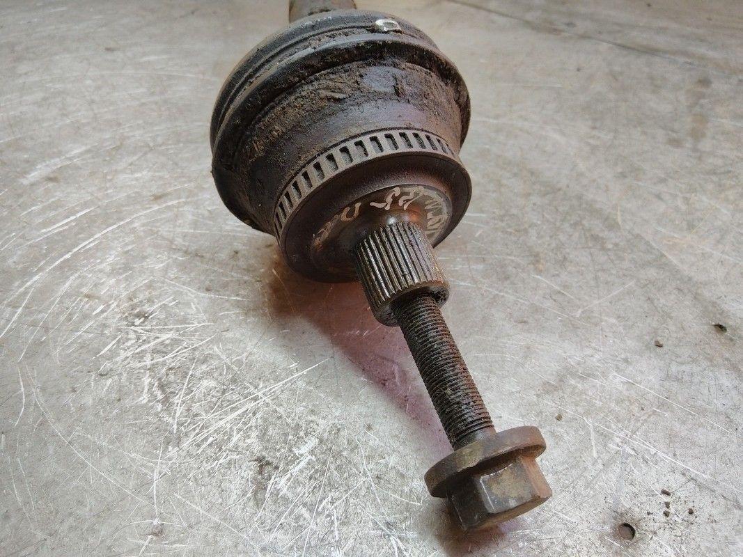 Полуось передняя левая (приводной вал, ШРУС) Z0Z3JT Volkswagen Passat купить в магазине запчастей бу