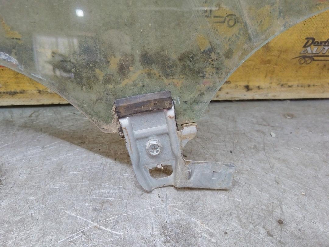 Стекло двери передней правой 7RPUI5 Volkswagen Passat купить на авторазборке