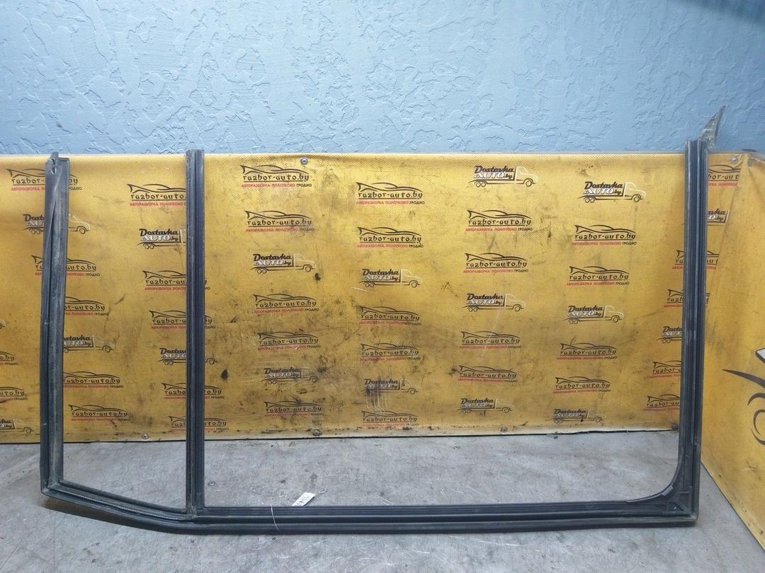 Уплотнитель стекла задней правой двери 1EWC4F Renault Espace купить в магазине запчастей бу