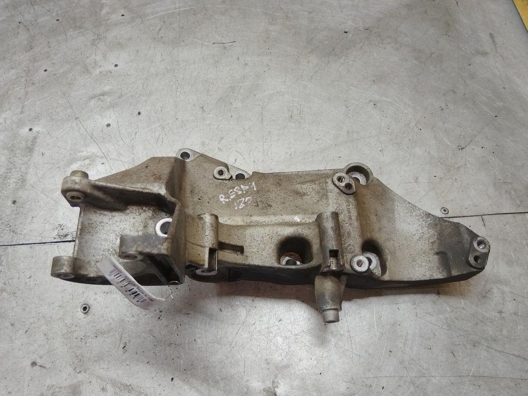 Кронштейн генератора 5R4BXT Renault Espace