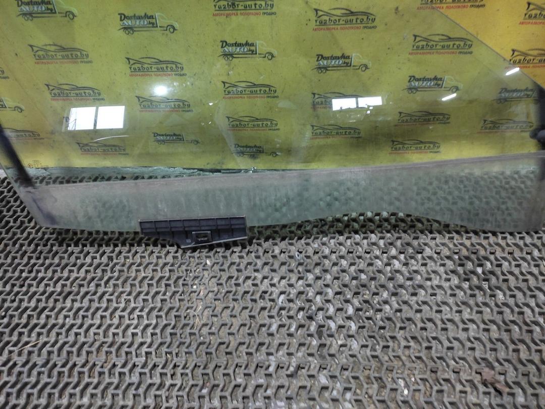 Стекло двери передней правой F5NPNU Audi 80 купить