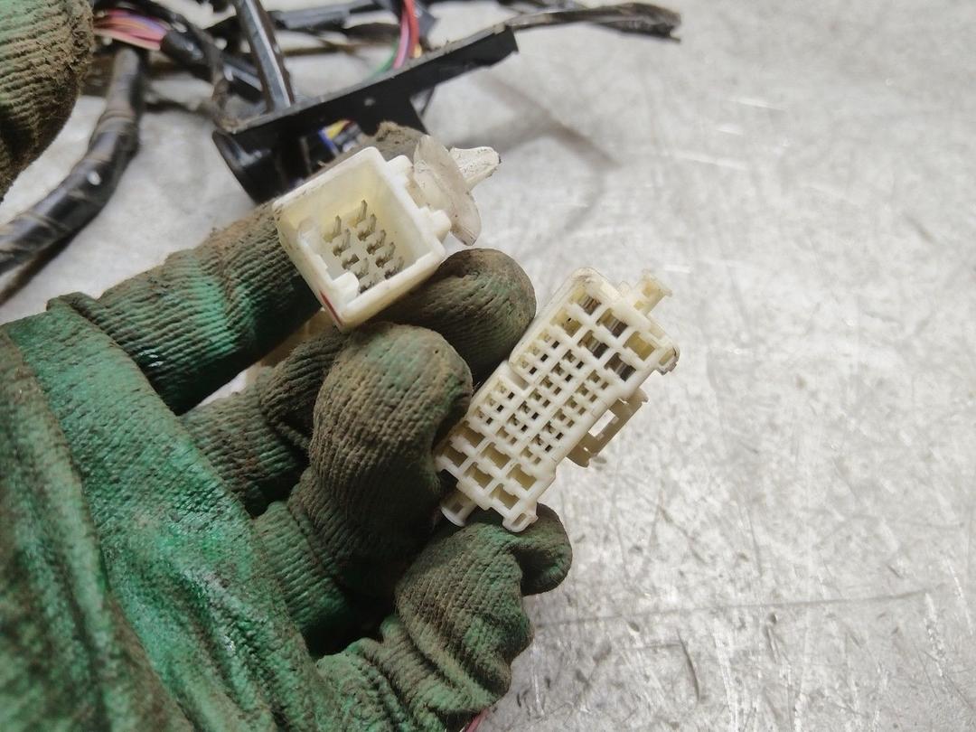 Проводка двери передней правой H6IZTJ Mitsubishi Grandis купить на авторазборке