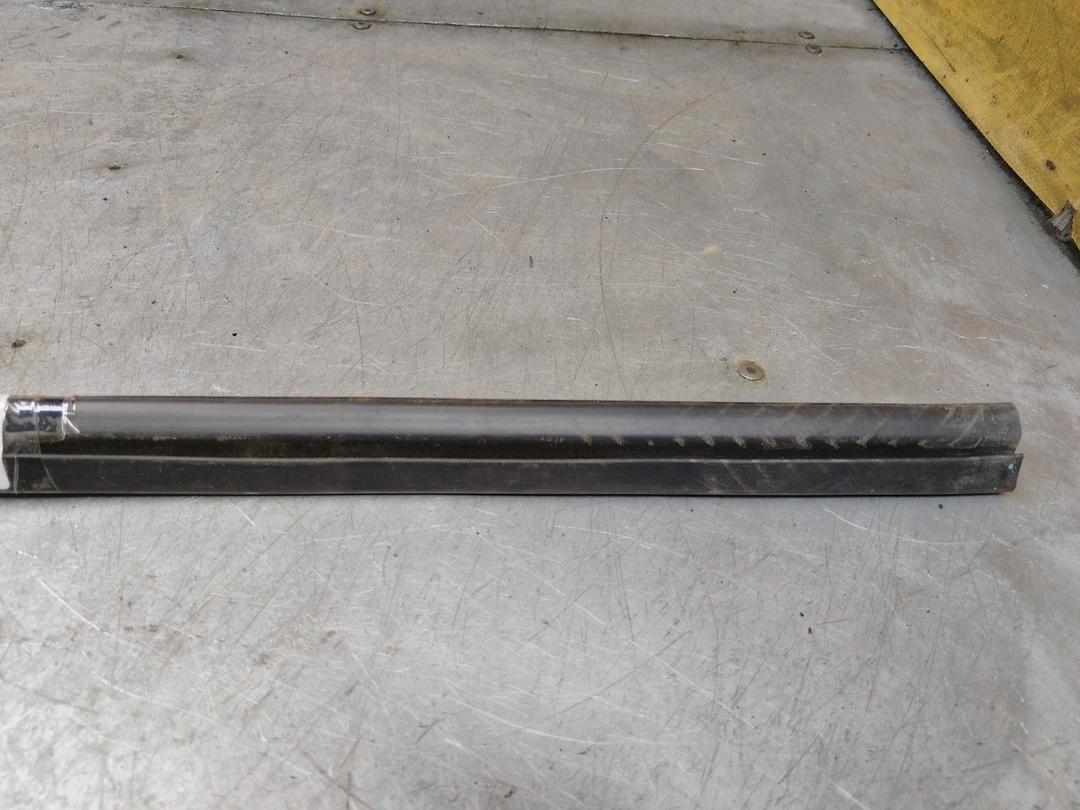 Молдинг стекла двери задней левой внутренний OJ555F Citroen C8 купить с доставкой