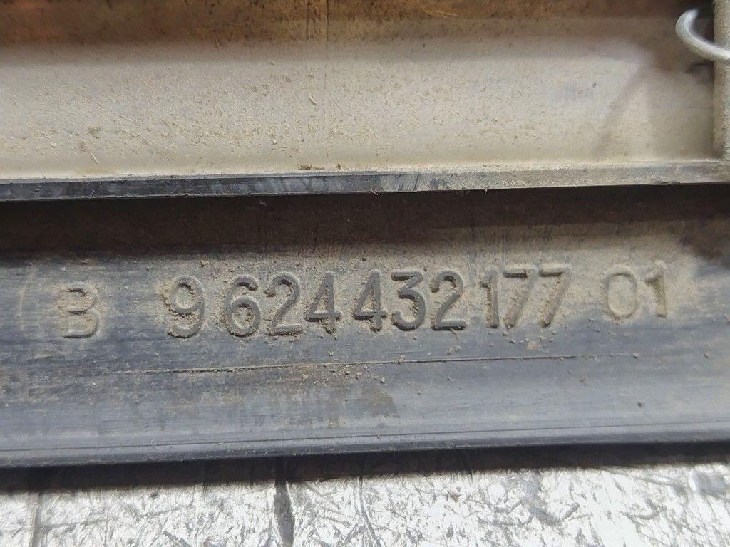 Молдинг двери передней правой TES82V Peugeot 406 - Фото 5