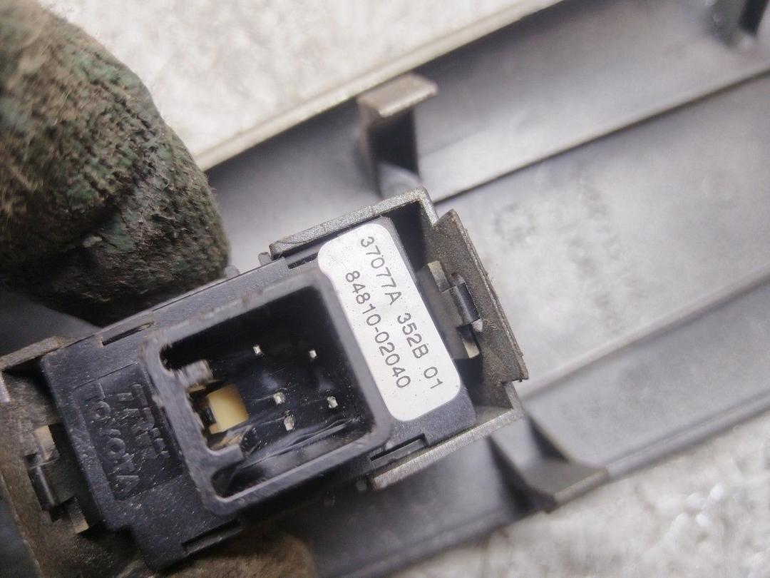 Кнопка стеклоподъемника переднего правого RN5SOD Toyota Corolla купить на авторазборке