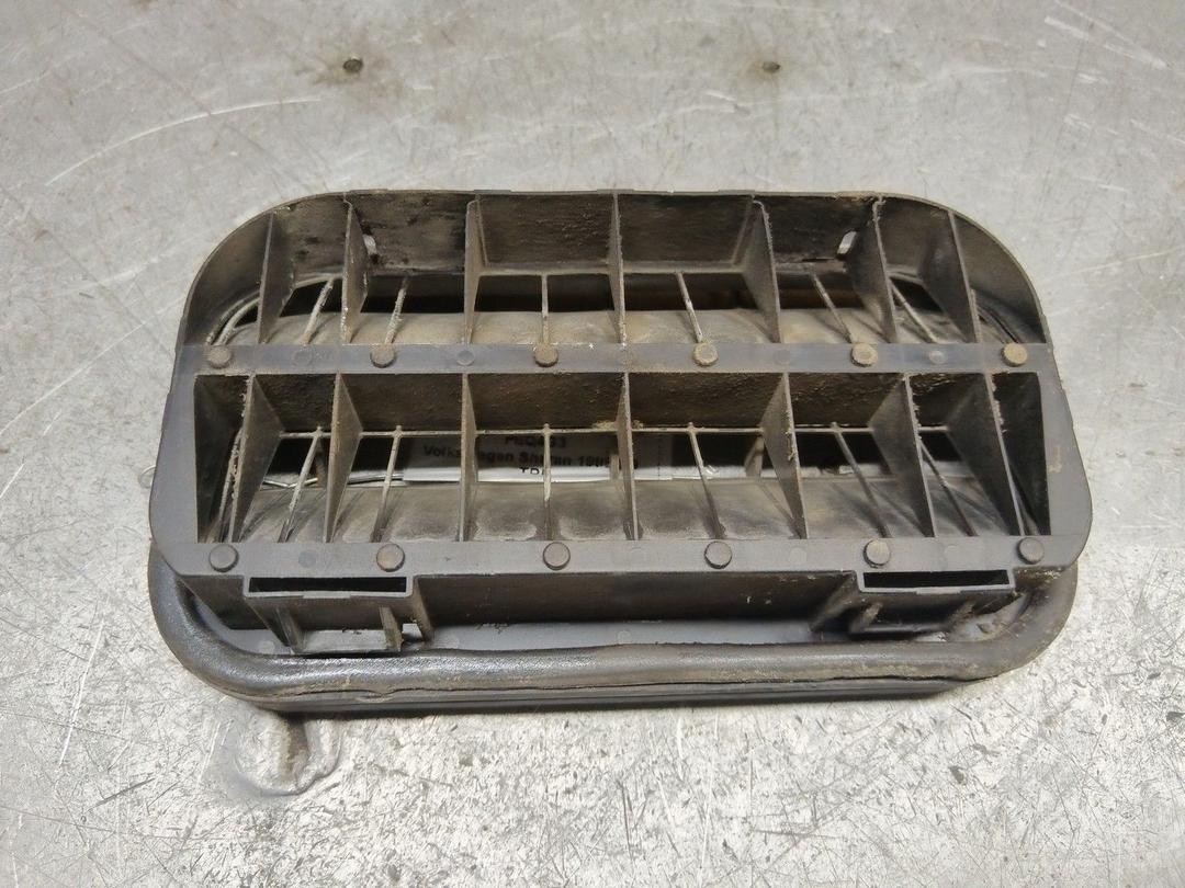 Решетка вентиляции кузова PEQ4G3 Volkswagen Sharan купить