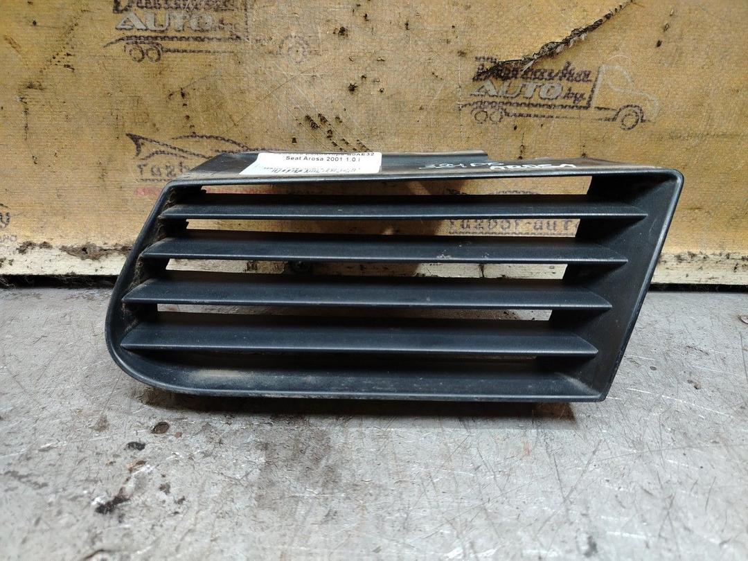 Решетка радиатора B0AE32 Seat Arosa - Фото 1