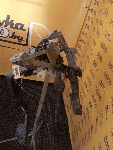 Узел педальный (блок педалей) DB329B Volkswagen Passat купить