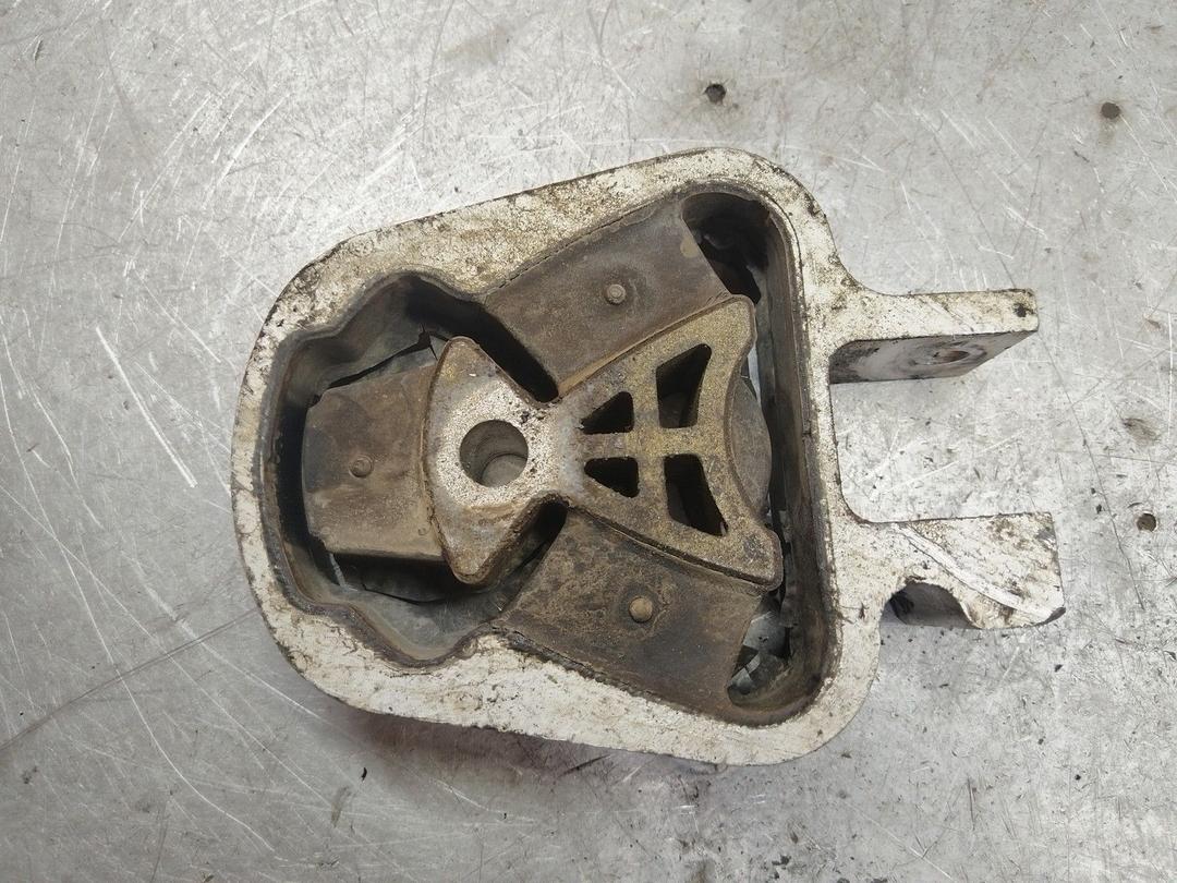 Подушка крепления двигателя QNR2M0 Ford Fusion купить на авторазборке