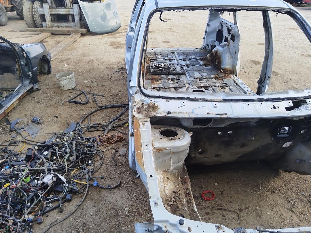 Стойка кузовная передняя правая NQEX8W Kia Carnival купить в магазине запчастей бу