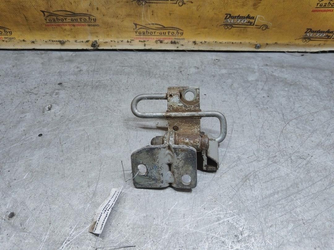 Петля двери передней правой YS4YJ7 Volkswagen Passat купить