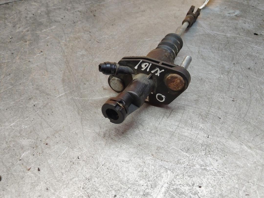 Цилиндр сцепления главный E7DN4T Opel Astra купить в магазине запчастей бу