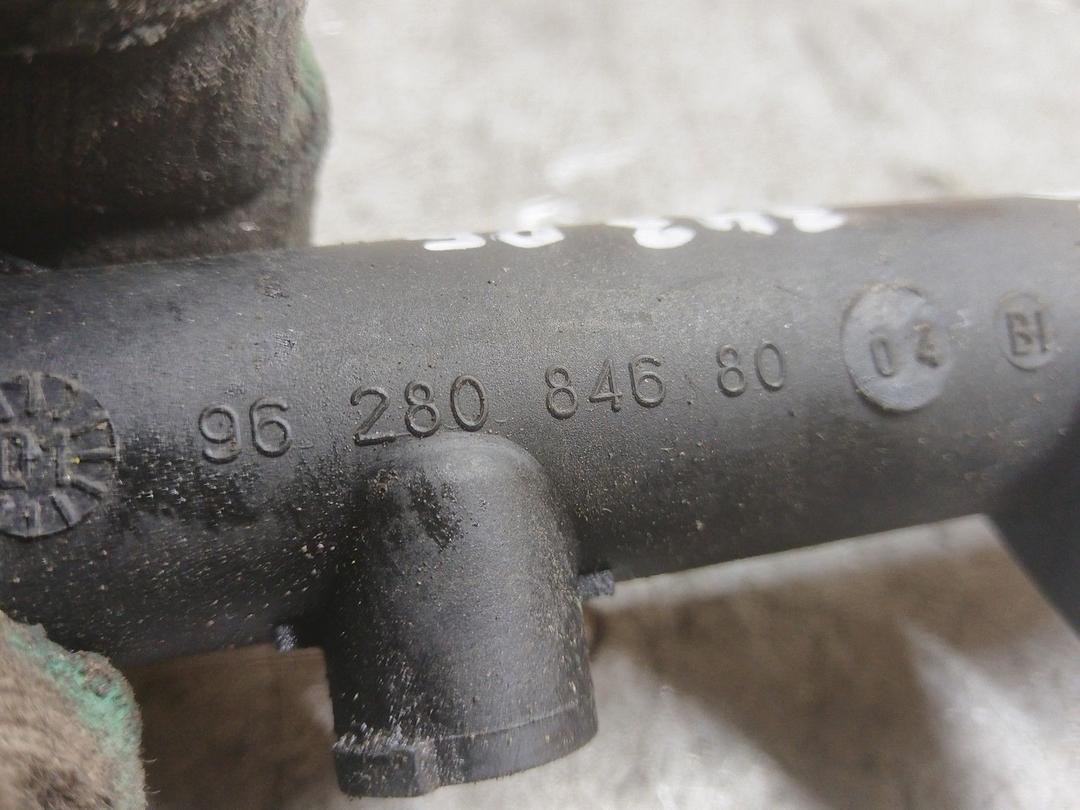 Топливная рампа Q5FEY8 Peugeot 406 купить в магазине запчастей бу