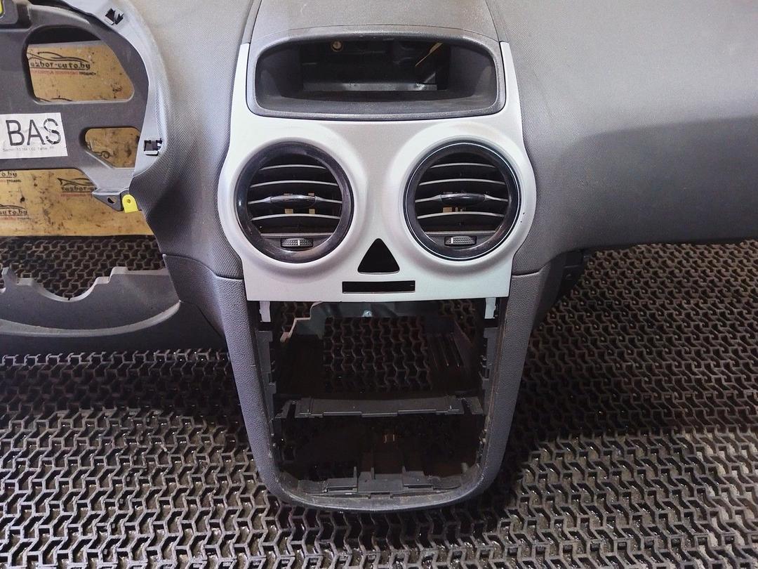 Панель передняя салона (торпедо) TQ1ZKH Opel Corsa - Фото 7