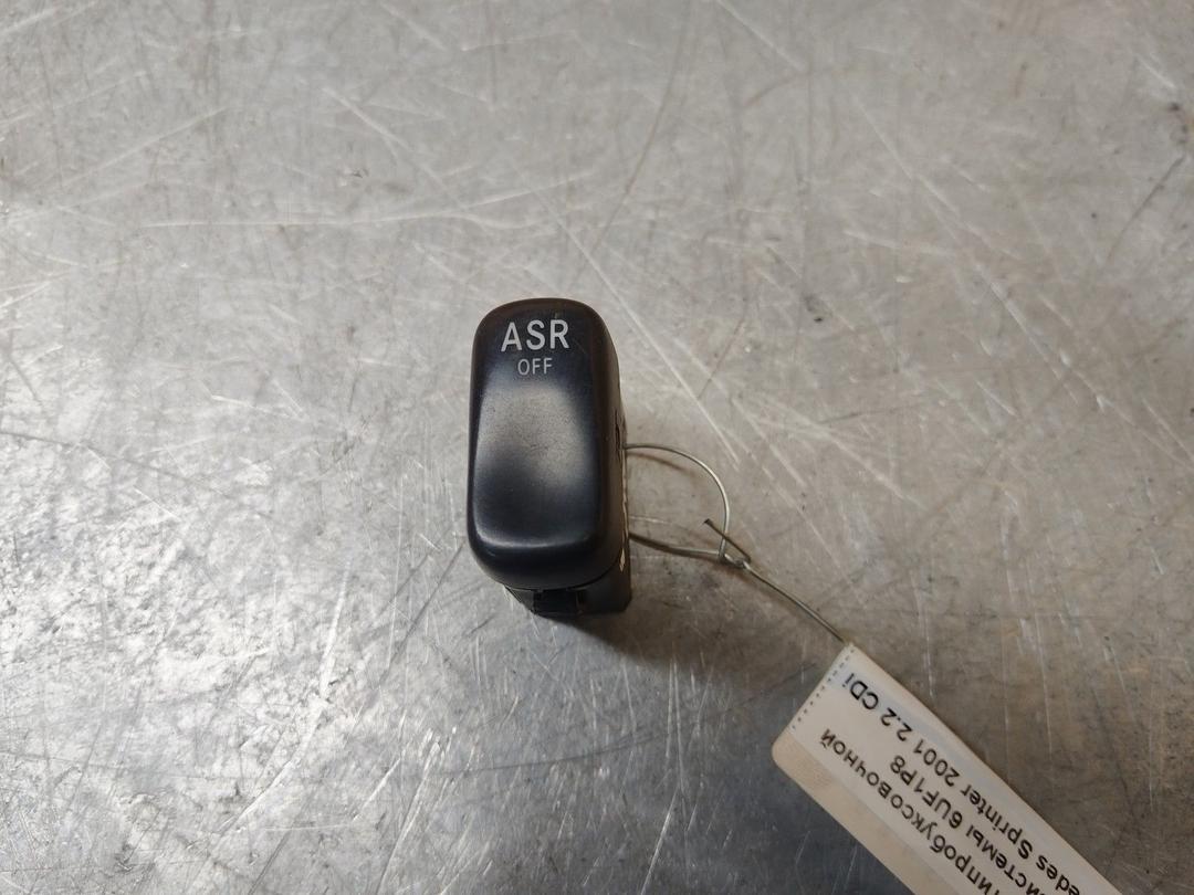 Кнопка антипробуксовочной системы 6UF1P8 Mercedes Sprinter