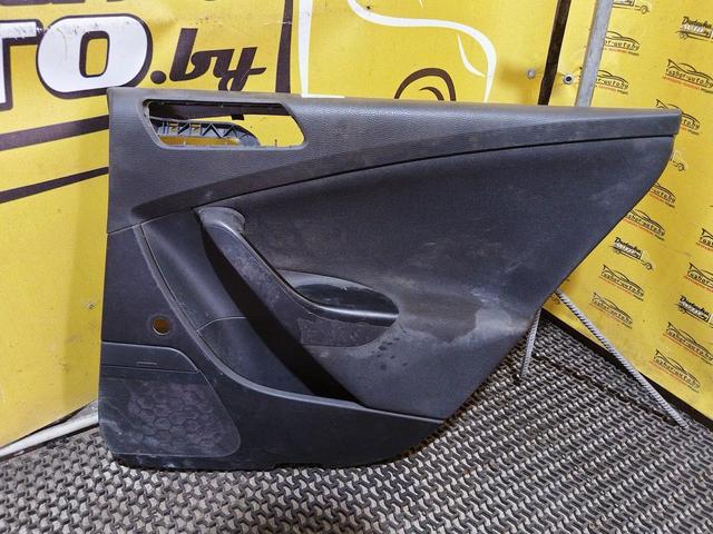 Обшивка двери задней правой (дверная карта) UQZXDV Volkswagen Passat