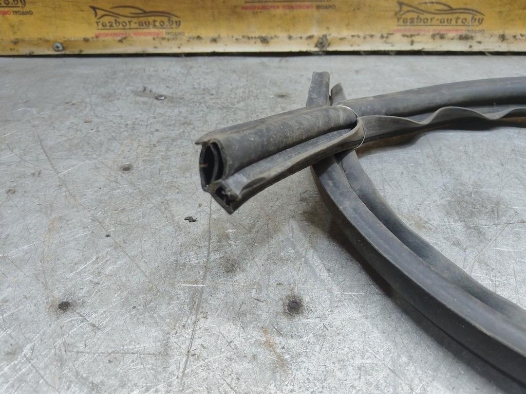 Уплотнитель капота 4J0W8N Opel Zafira купить с доставкой