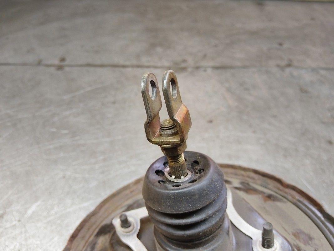 Вакуумный усилитель тормозов 0P96R2 Mitsubishi Carisma купить в магазине запчастей бу