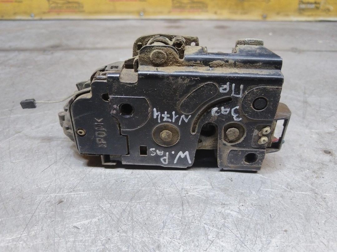 Замок двери задней правой Y5GC4B Volkswagen Passat