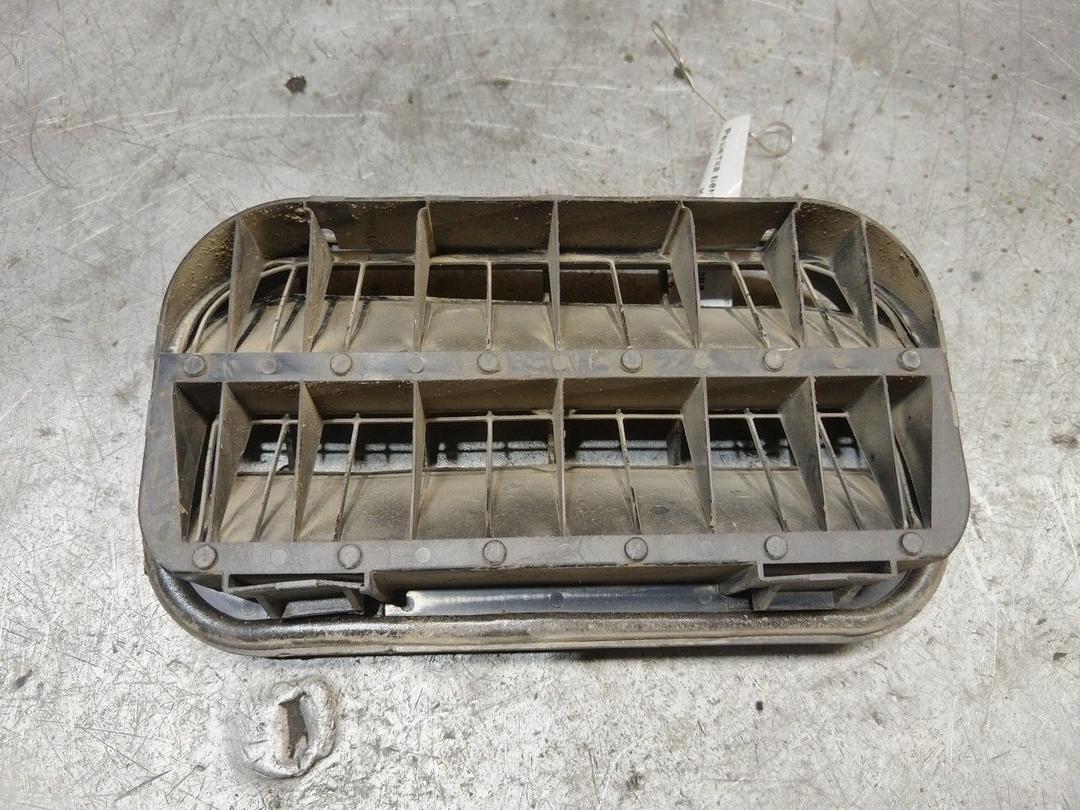 Решетка вентиляции кузова K131DA Volkswagen Passat купить