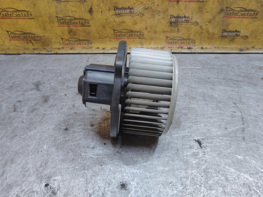 Моторчик печки DGD7J0 Kia Carnival