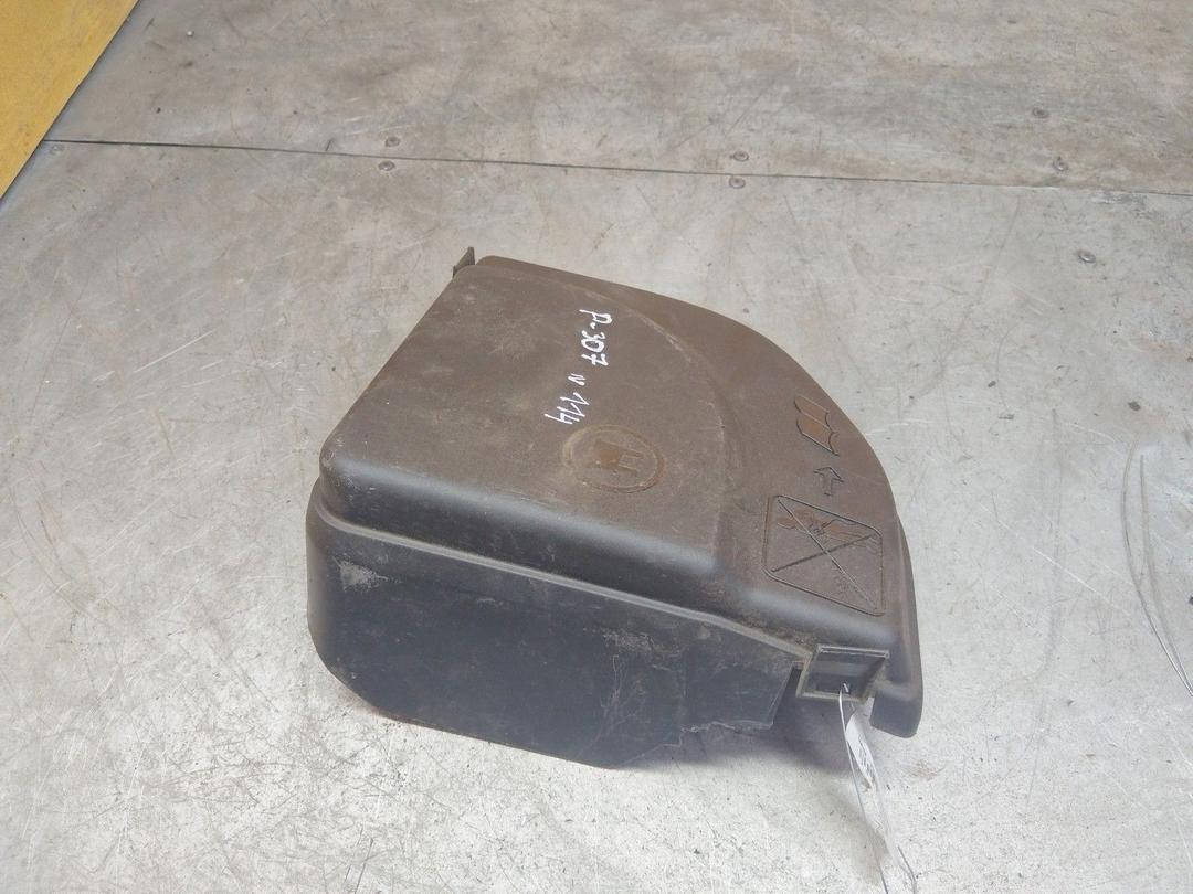 Крышка блока предохранителей Y0542L Peugeot 307