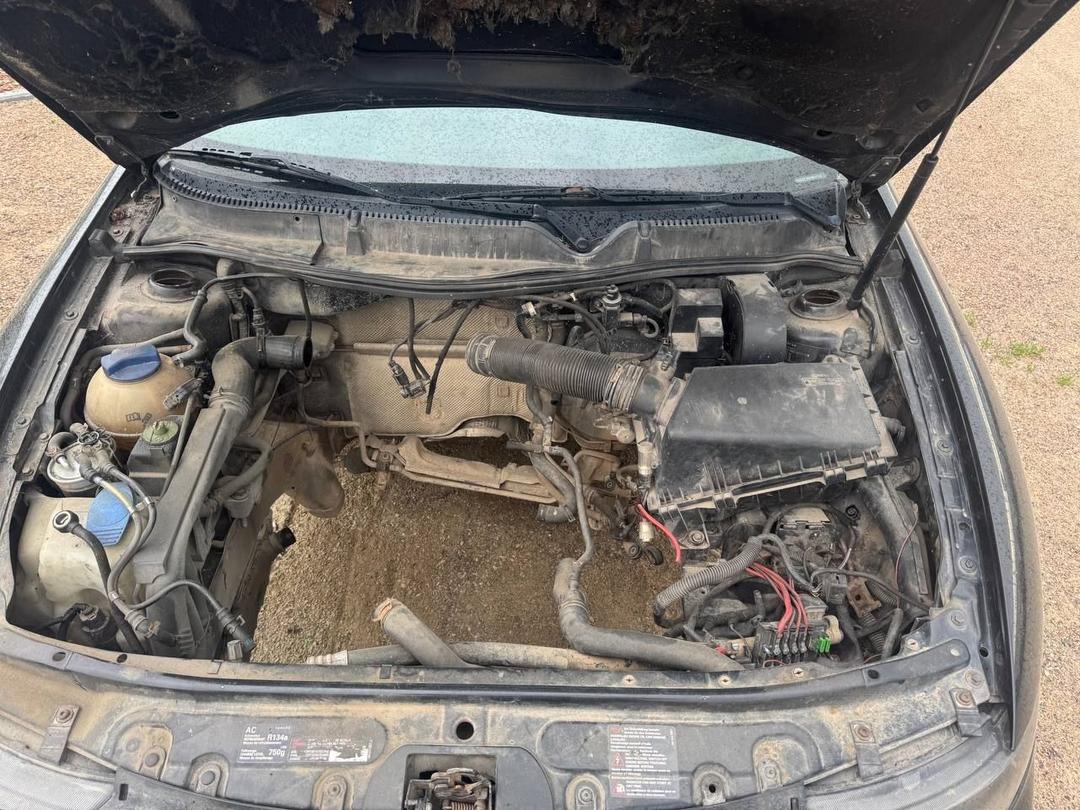 Петля капота правая 37PN43 Seat Toledo