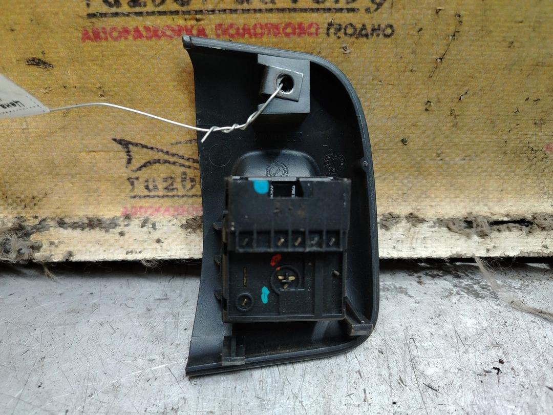 Кнопка стеклоподъемника переднего правого A5KR4V Fiat Palio - Фото 2