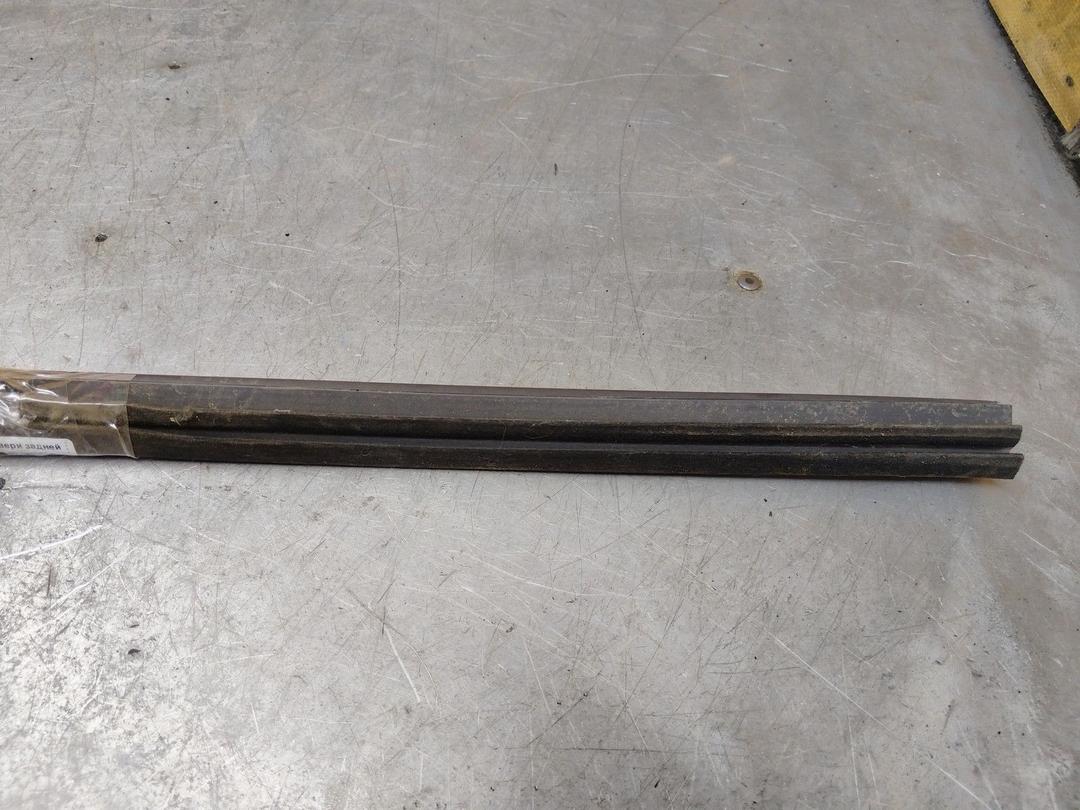 Молдинг стекла двери задней левой внутренний OJ555F Citroen C8 купить в магазине запчастей бу