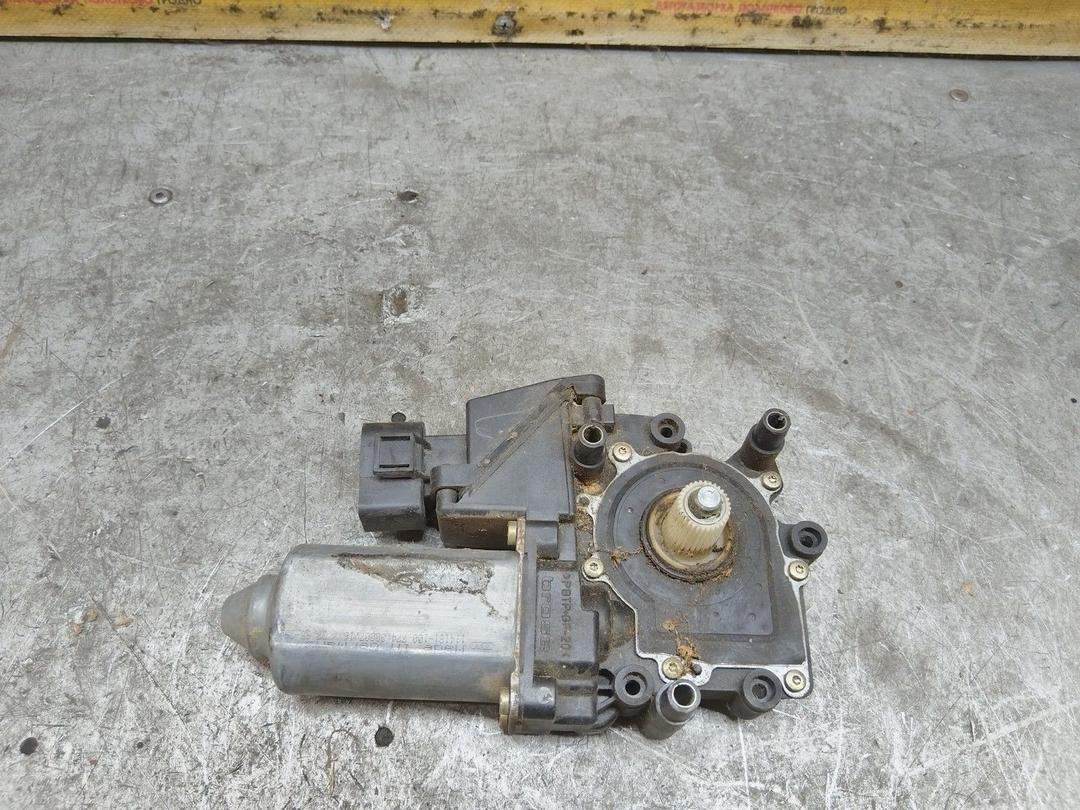 Моторчик стеклоподъемника передний правый BPJD8F Audi A6 купить в магазине запчастей бу