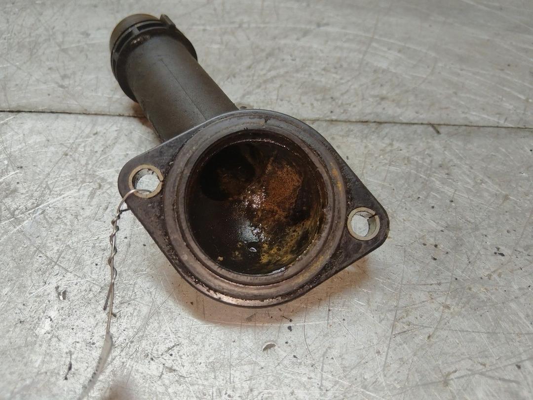 Корпус термостата 9X807O Volkswagen Passat - Фото 2