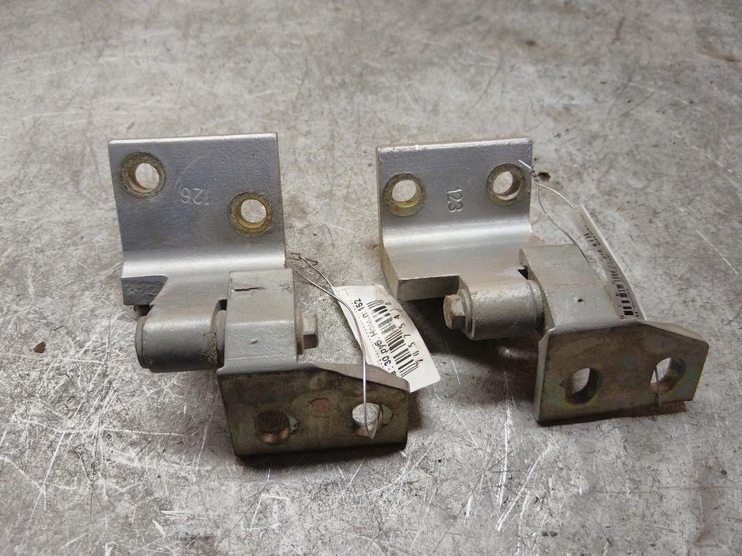 Петля двери задней левой ULCTPI Peugeot 406 купить