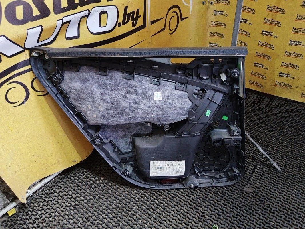 Обшивка двери задней правой (дверная карта) Z10FLR Volkswagen Passat купить