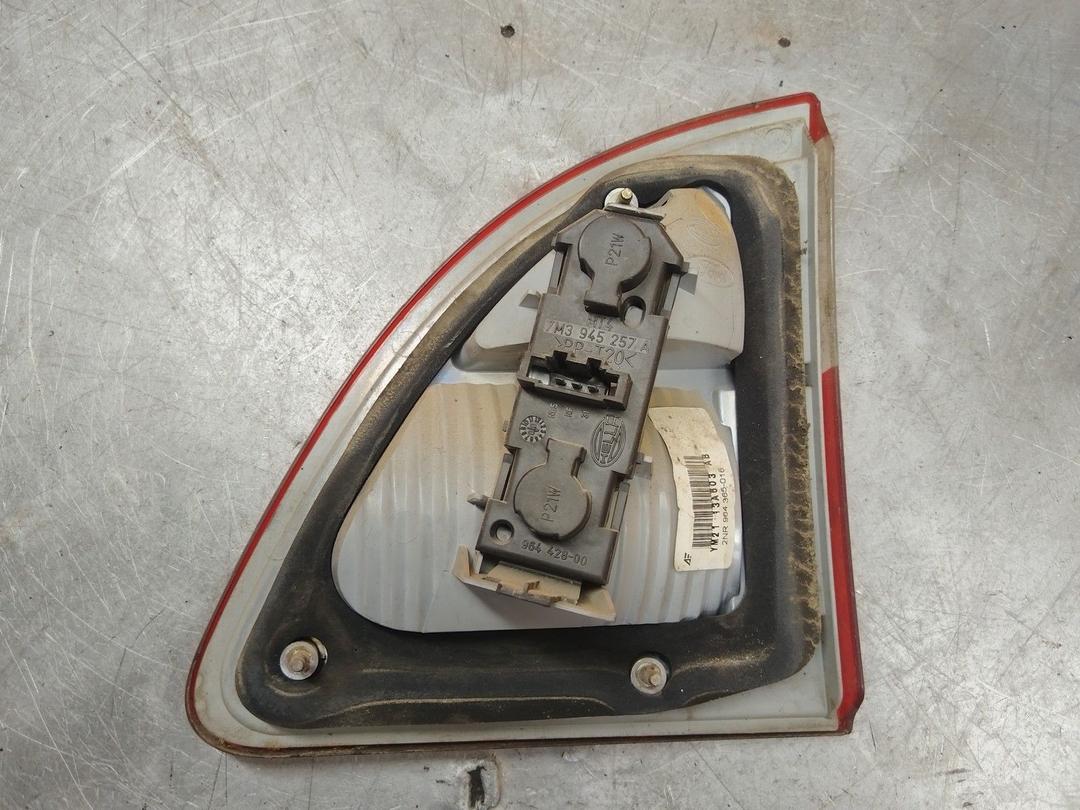 Фонарь крышки багажника левый YQU9B4 Ford Galaxy - Фото 2