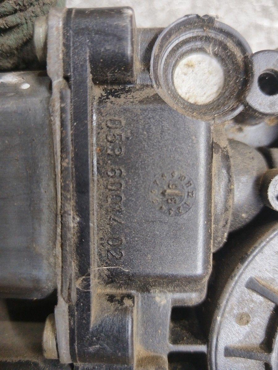 Моторчик стеклоподъемника передний левый 9C2SW5 Audi A4 купить с доставкой. Огромный выбор запчастей и марок авто. У нас есть практически все.