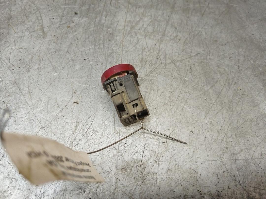 Кнопка аварийной сигнализации ZRZLOA Peugeot Partner купить