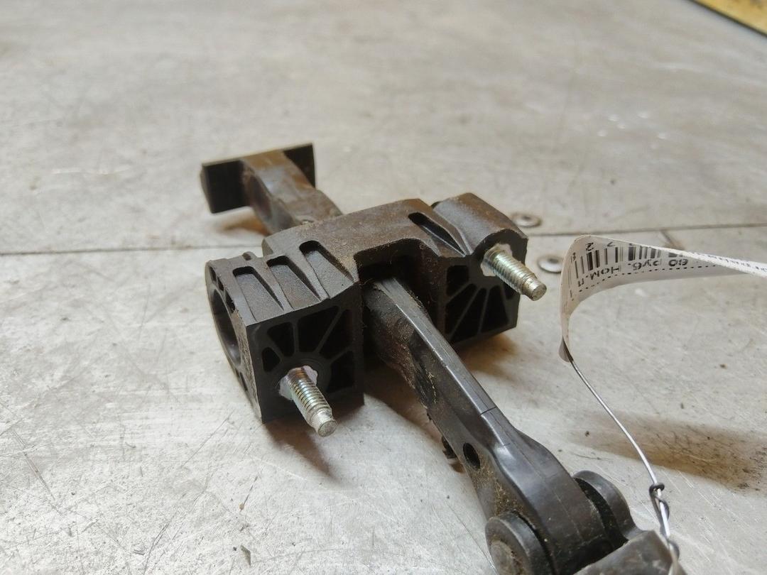 Ограничитель открывания двери передней 6JF3I4 Volvo XC70 купить с доставкой