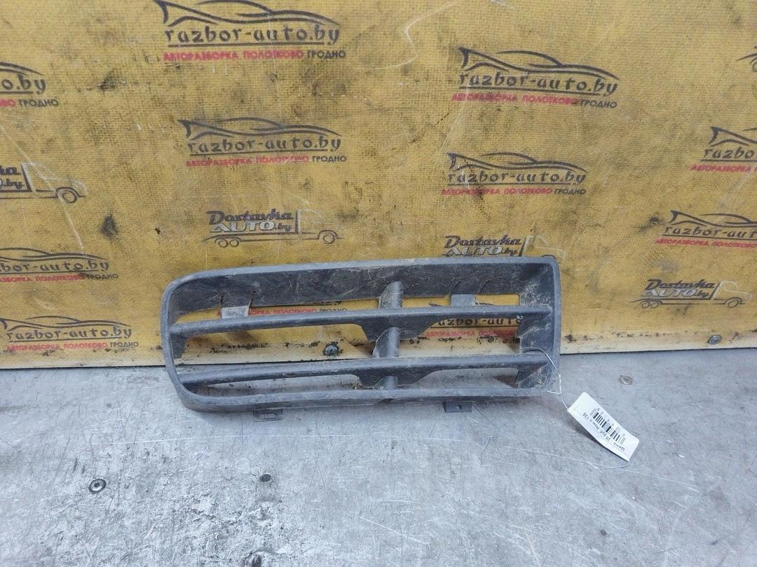 Заглушка (решетка) в бампер передний VL8V1B Volkswagen Golf