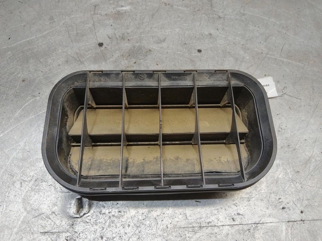 Решетка вентиляции кузова 7C1114 Ford Galaxy