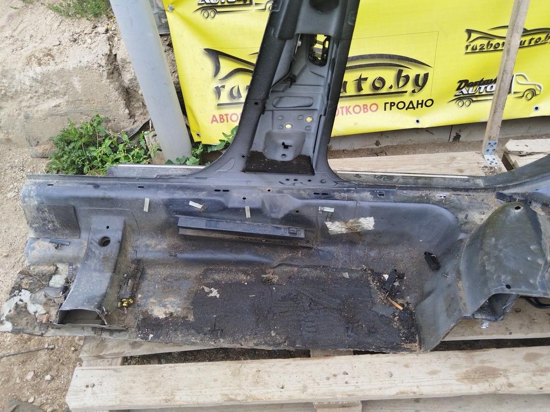 Стойка кузовная центральная правая BLH0L9 Audi A6 купить в магазине запчастей бу