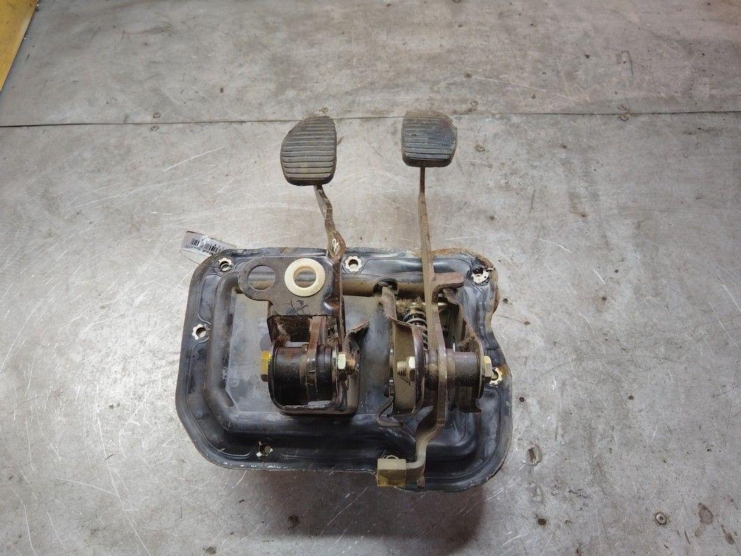 Узел педальный (блок педалей) J00NIC Peugeot 406