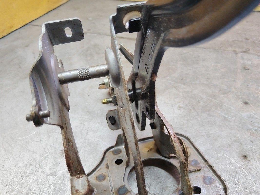 Педаль тормоза DSKRCB Peugeot 307 купить в магазине запчастей бу