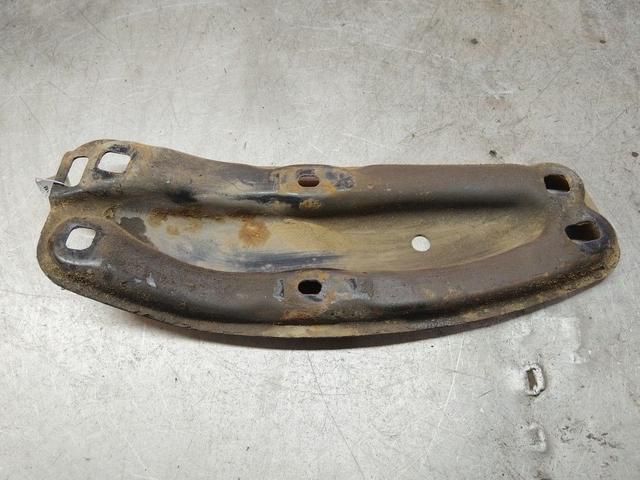 Балка под КПП EMU0T1 Mercedes C W202 купить