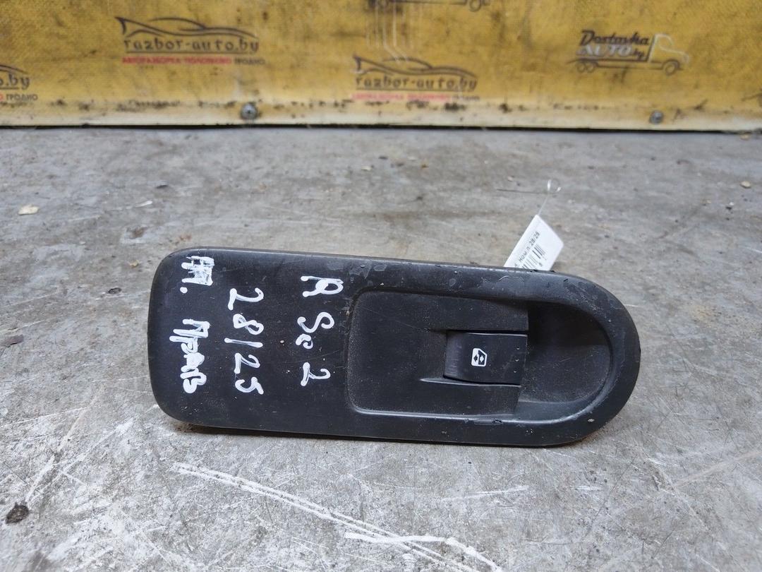 Кнопка стеклоподъемника переднего правого 8BAPE1 Renault Scenic