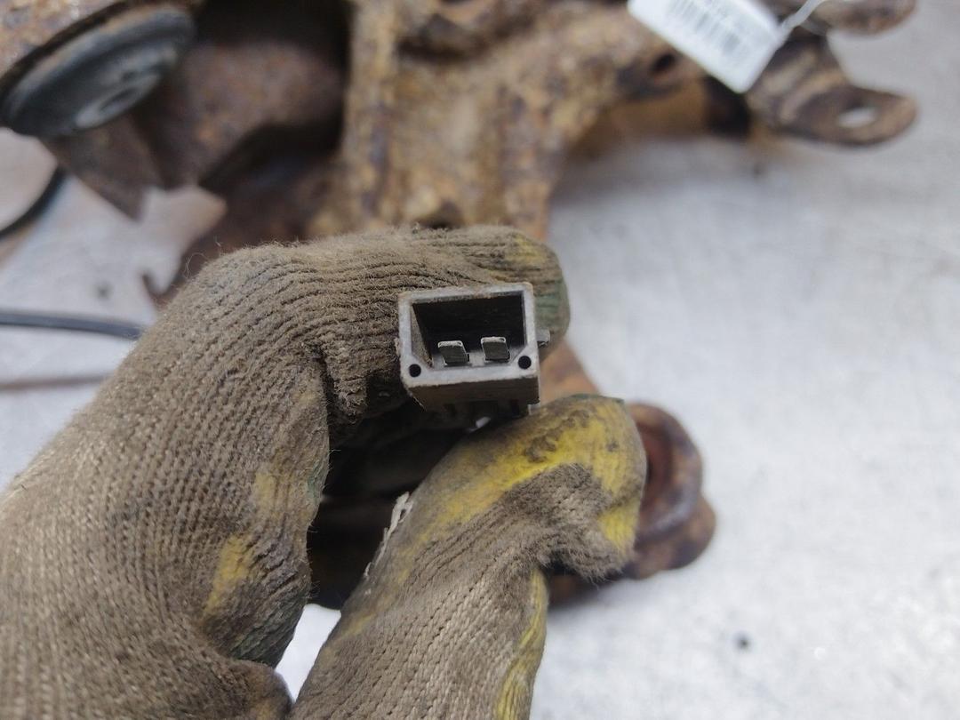 Кулак задний правый 7TZOUD Audi A4 купить в магазине запчастей бу