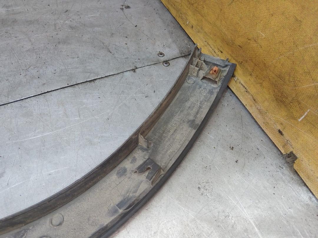 Молдинг крыла заднего правого W8KYYN Kia Sorento купить на авторазборке